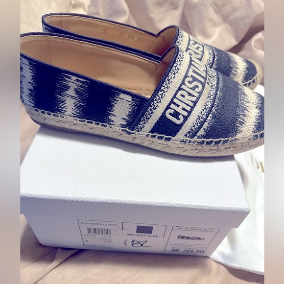Stylish espadrilles by Christian Dior in Navy and Beige. - Picture 4 of 8